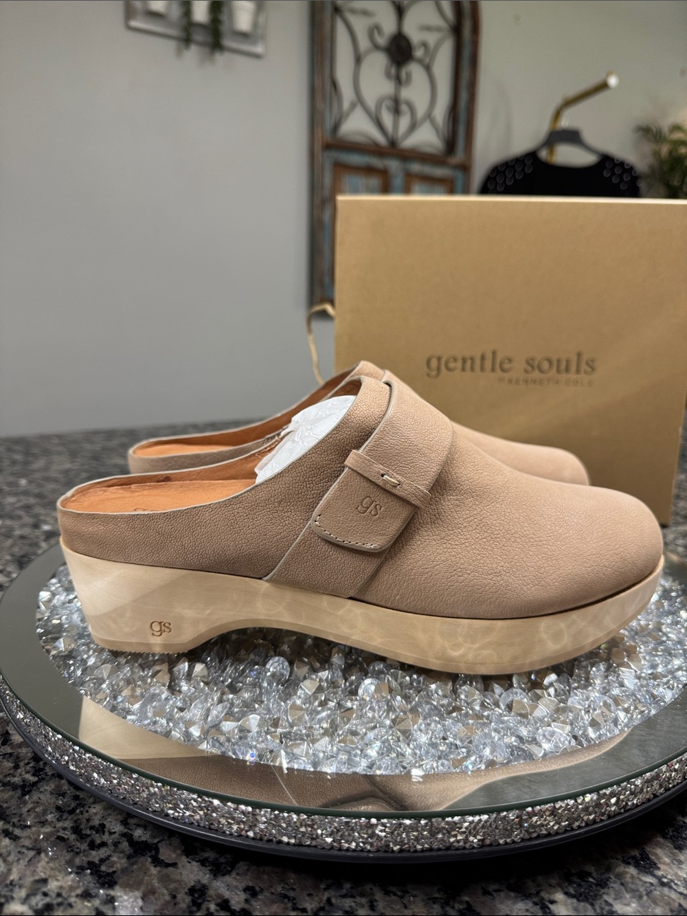 gentle souls Henley Clog Neutral Tan Suede leather Mules NEW 11